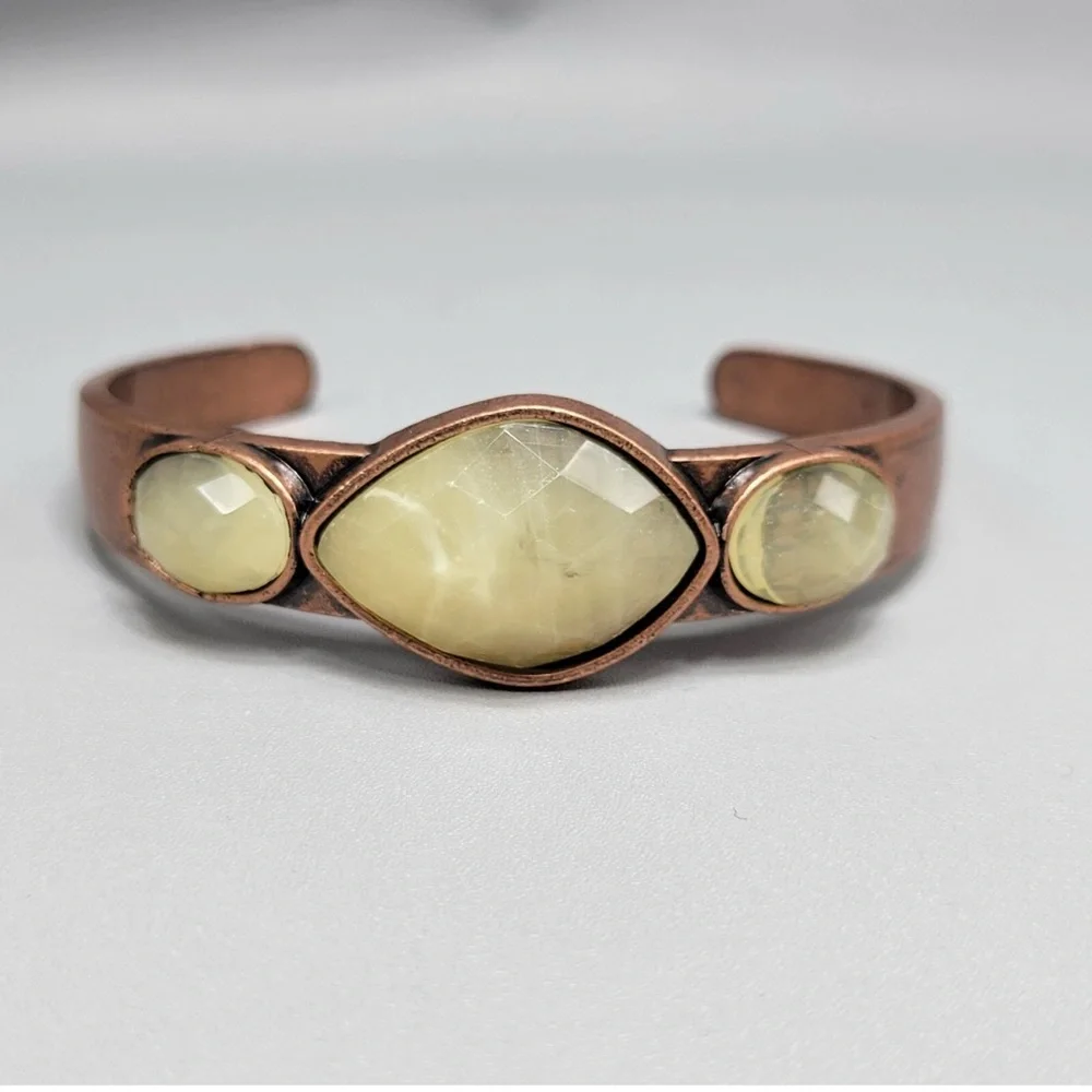 ❤️SOLD❤️ Copper Bracelet Cuff White Acrylic Cabochon Signed - Picture 1 of 8